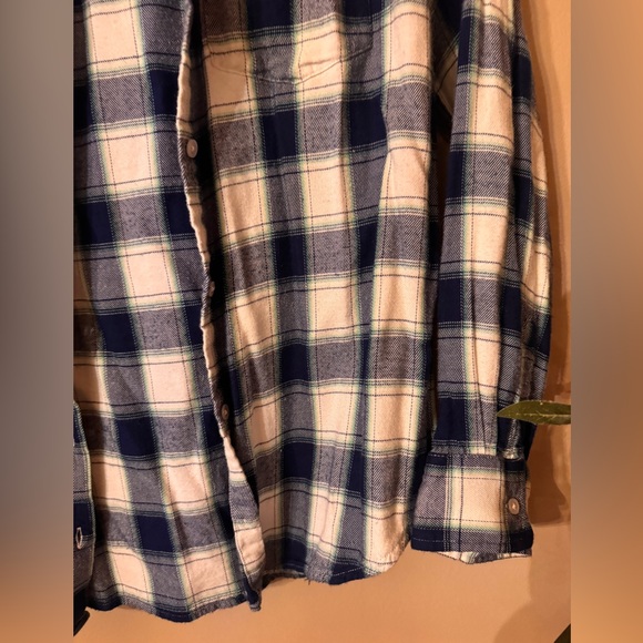 GAP button down flannel - Picture 4 of 5